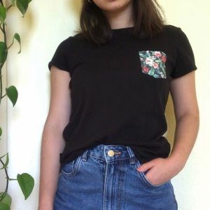 Printed floral pocket tee